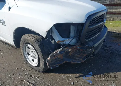 2022 Ram 1500 Classic Tradesman 4X4 6'4 Box z USA, uszkodzony, nr VIN 1C6RR7FG5NS163403